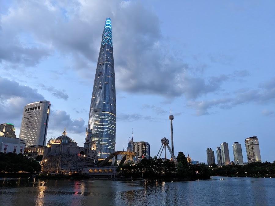 Seokchon Lake (West Lake)