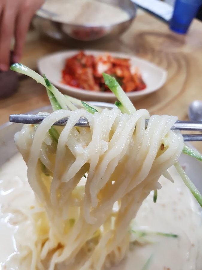 Jeonbakine Hongdukkae Kalguksu