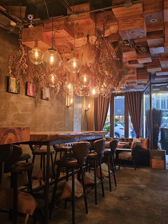 Aj's wine & bistro