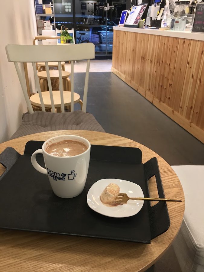 Fromto Coffee Godeok Branch