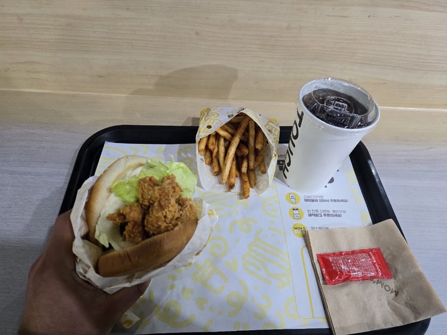 맘스터치 전북대점