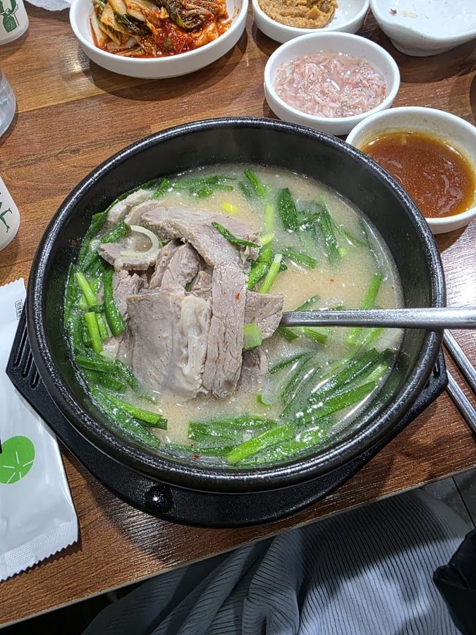 Donkkul Dwaeji Gukbap
