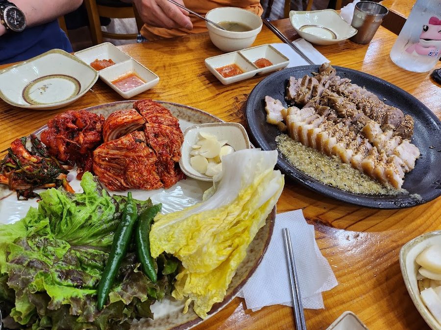 Dongui Bossam Kalguksu Naengmyeon