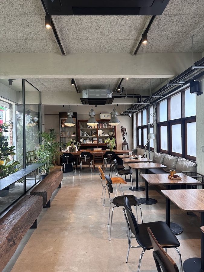 Piccolo Vicolo Café at Wang Burapha-Samyot