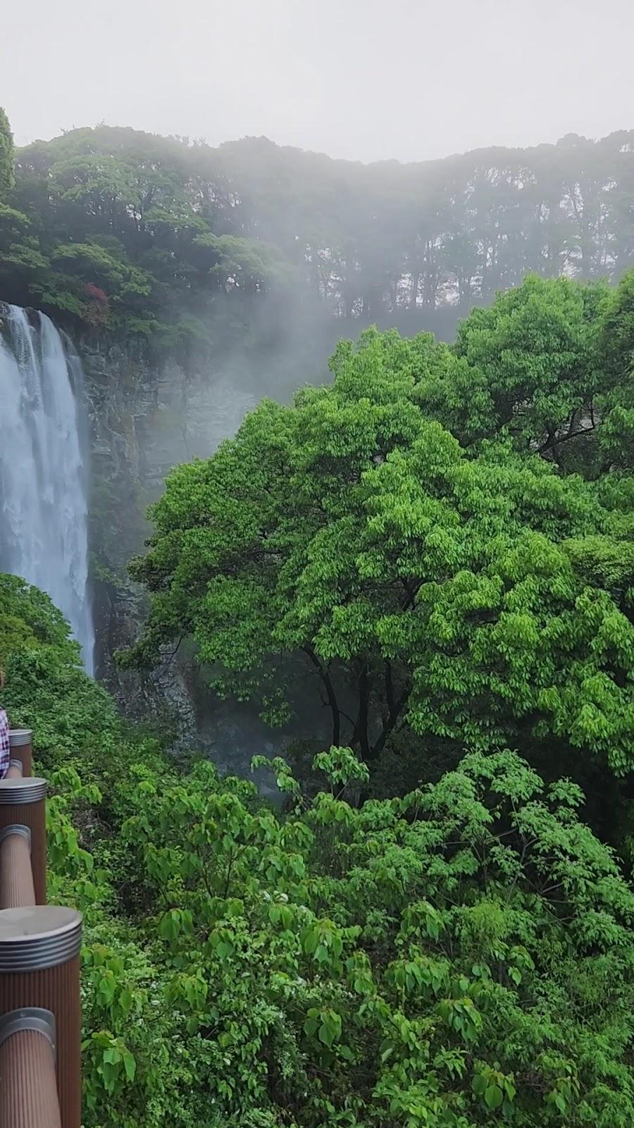Eongtto Falls