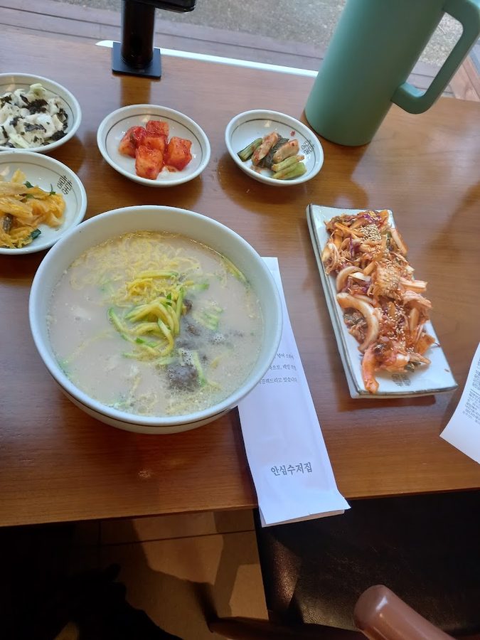 고향보쌈칼국수 상무본점