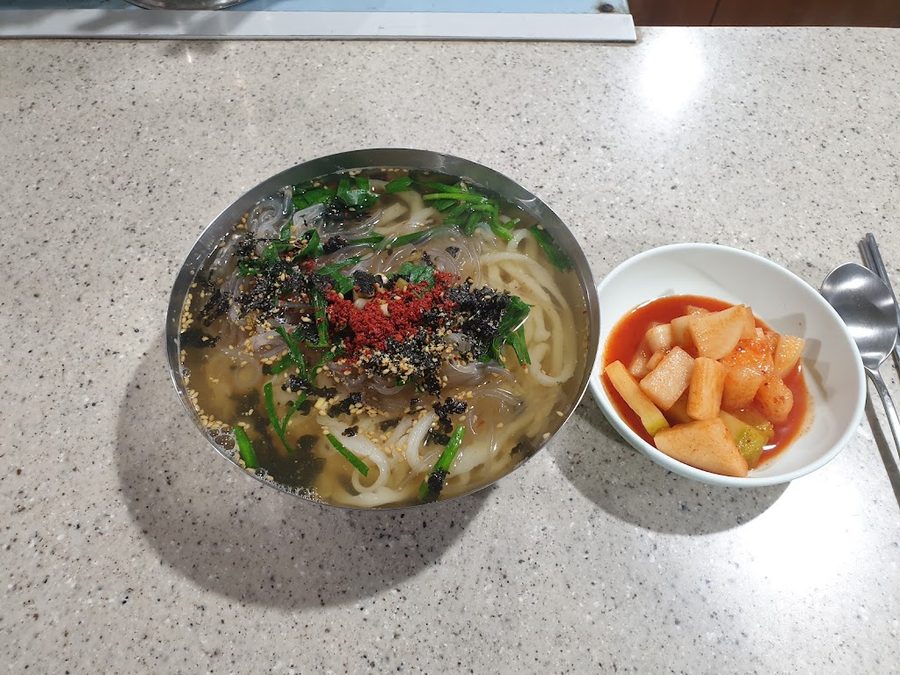 東上市場刀削麵