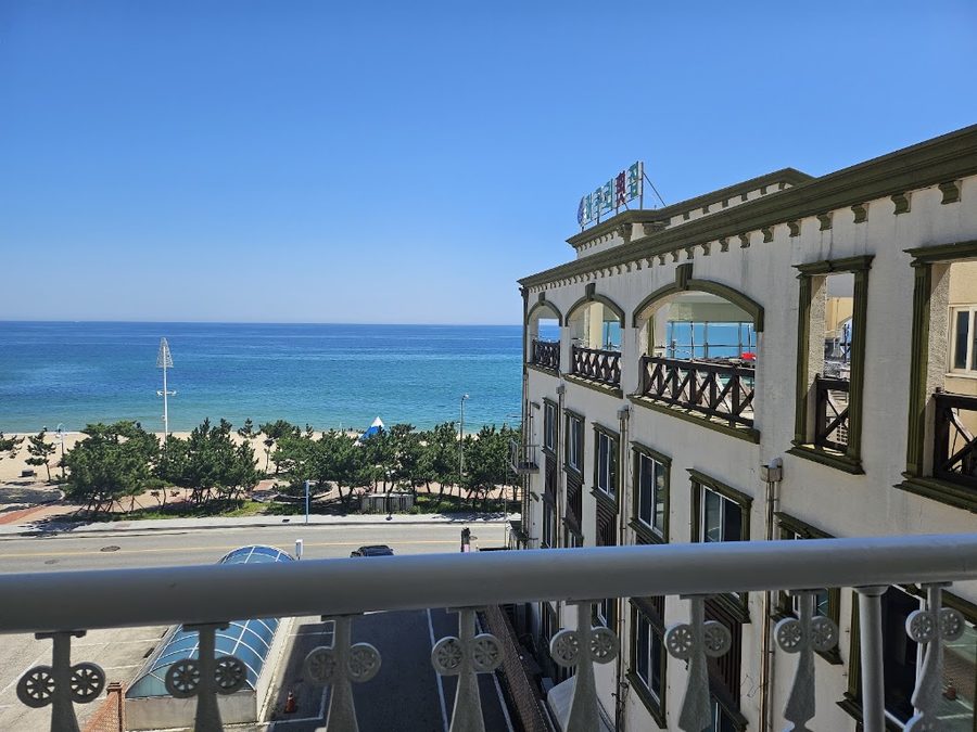 Pineart Label Hotel