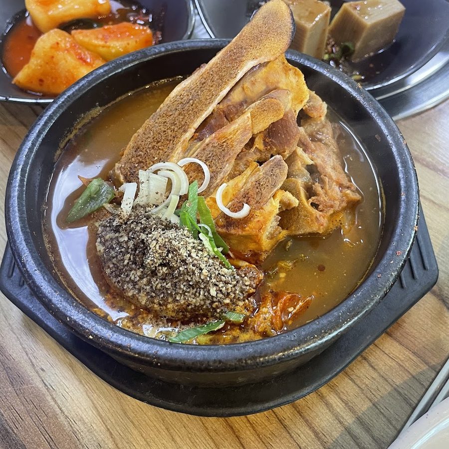 Wondang Gamja-tang(pork back-bone stew)