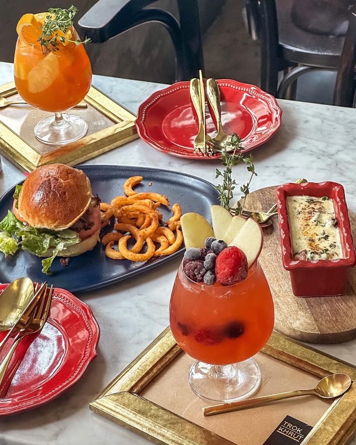 Trok khrut cafe :ตรอกครุฑ คาเฟ่