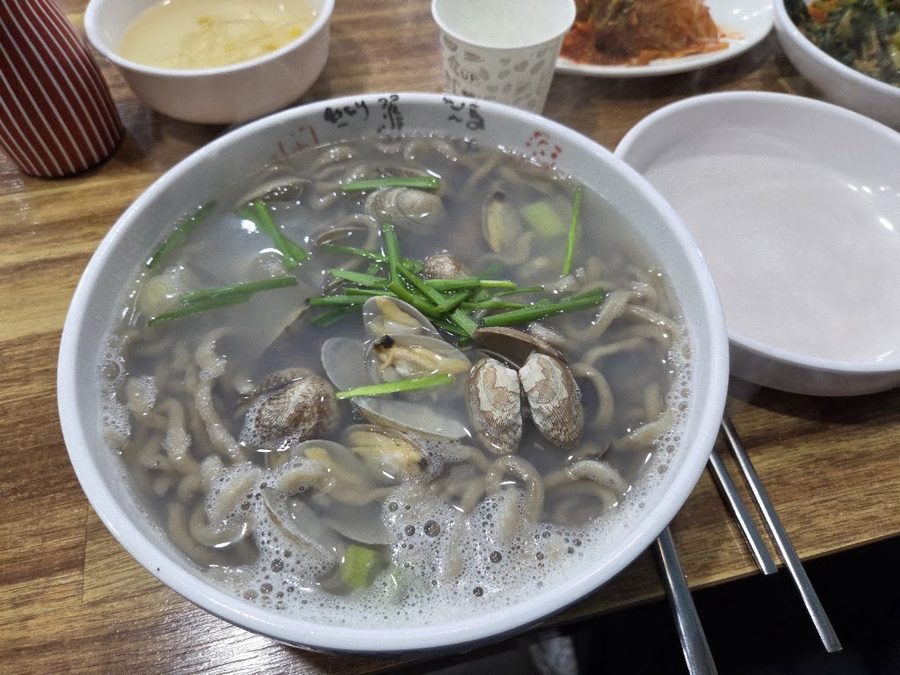 砂鍋蛤蜊刀削麵