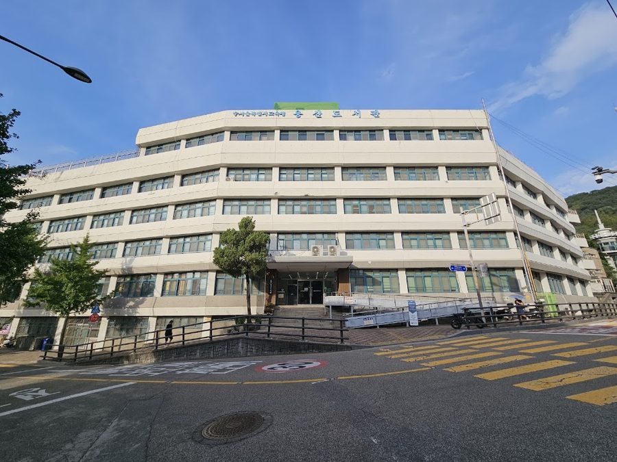 ソウル特別市教育庁 龍山図書館