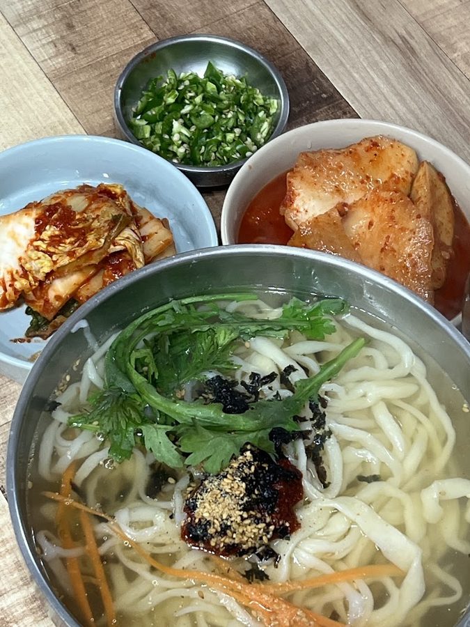 굴다리손칼국수