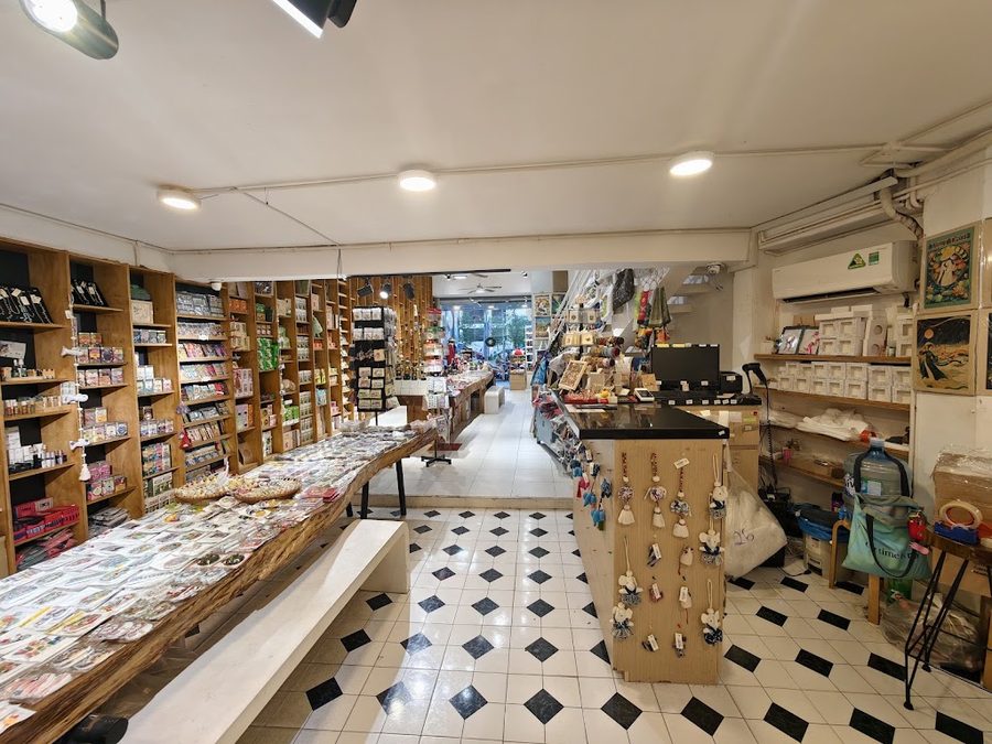 Artbook Souvenir Shop