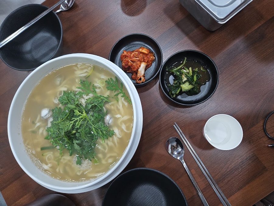 Ttukseom Dongjuk Kalguksu