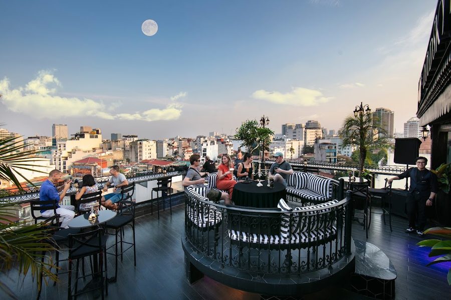 UPPER CLOUD SKY BAR