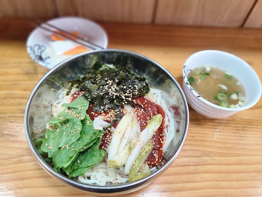 Jeonghwane Jangk Kalguksu Seongnae Main Branch