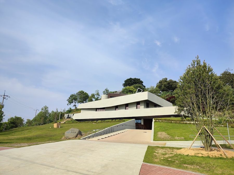 강경산 소금문학관