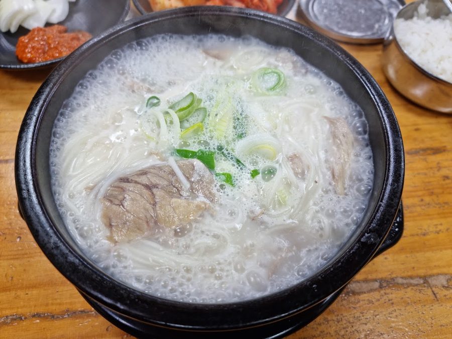 Cheongdam Seolleongtang & Sundae-guk