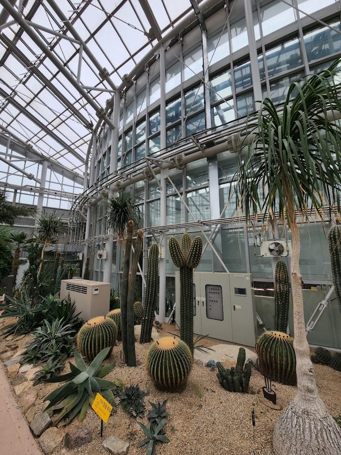 Four seasons exhibition greenhouse
