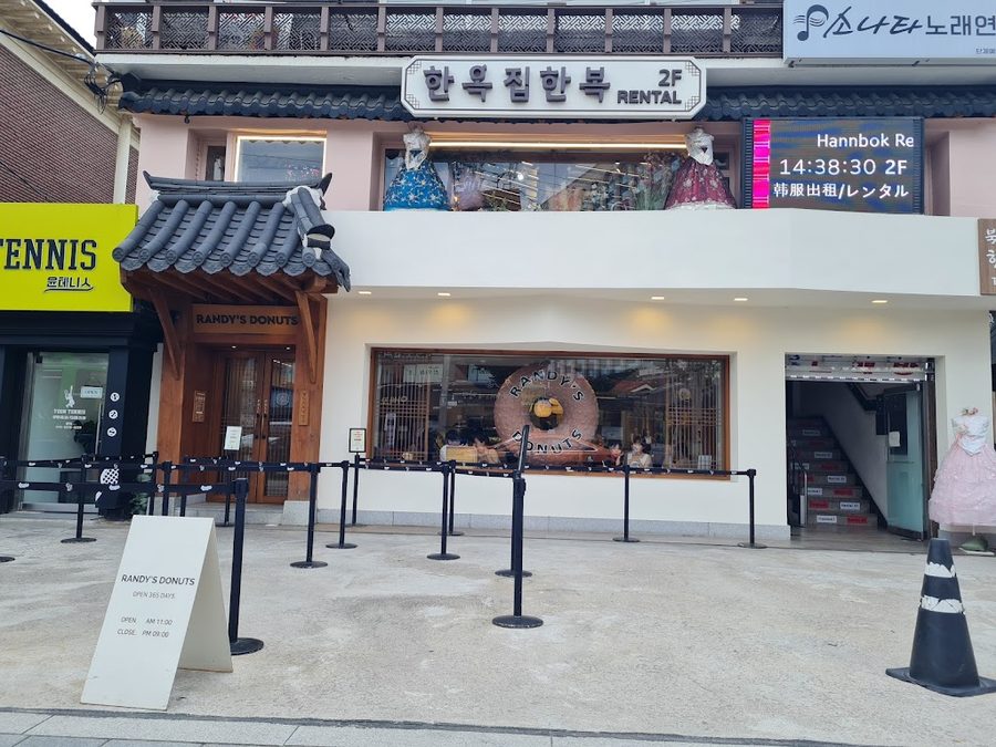 Randy's Donuts Anguk