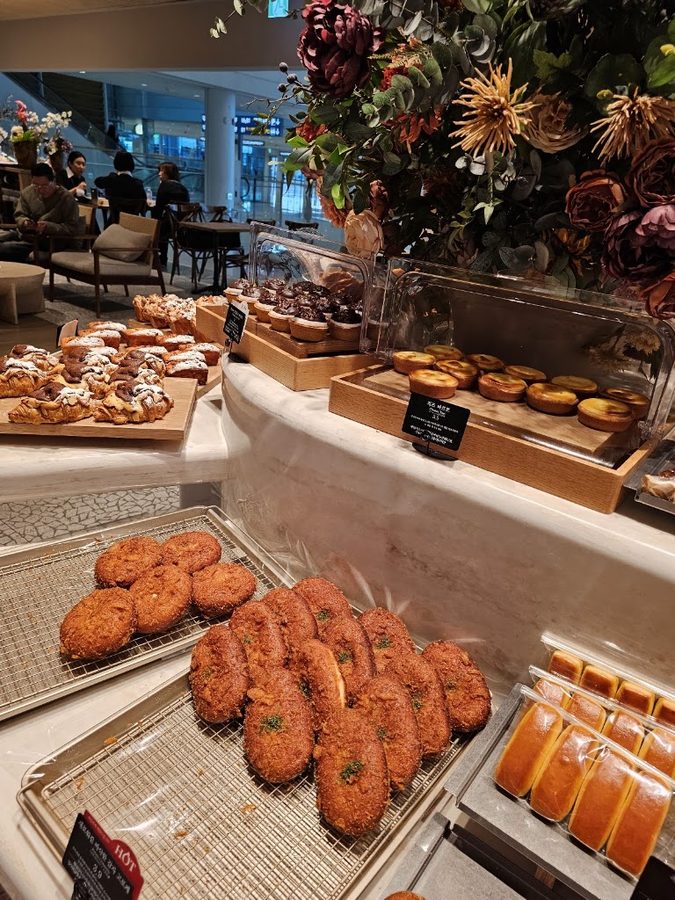 Paris Croissant Ichon