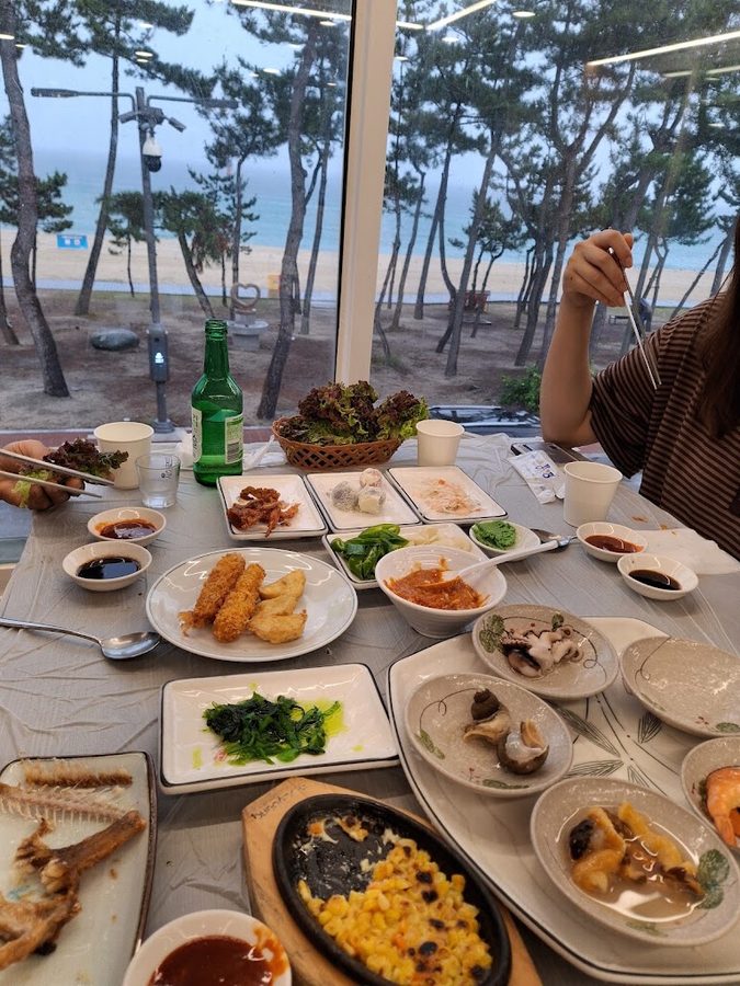 京畿海邊生魚片店