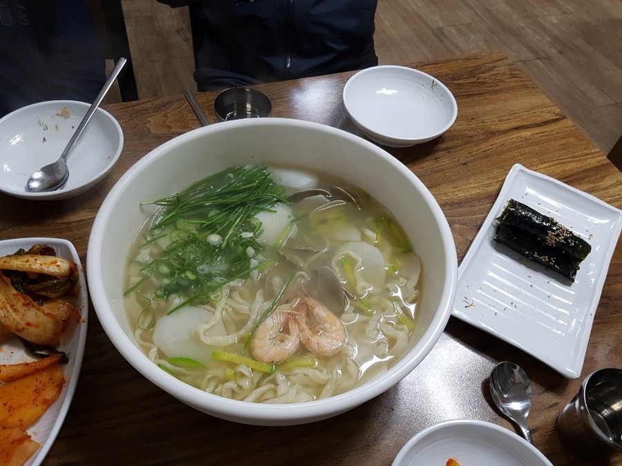 東樂手刀削麵