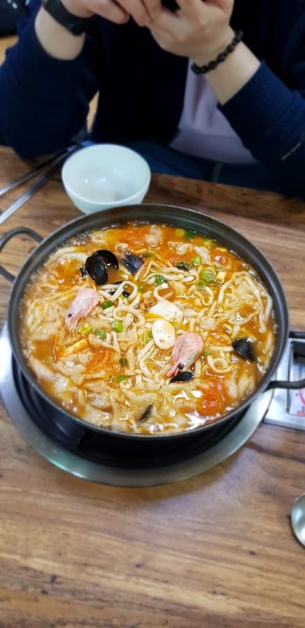 먹보해물칼국수