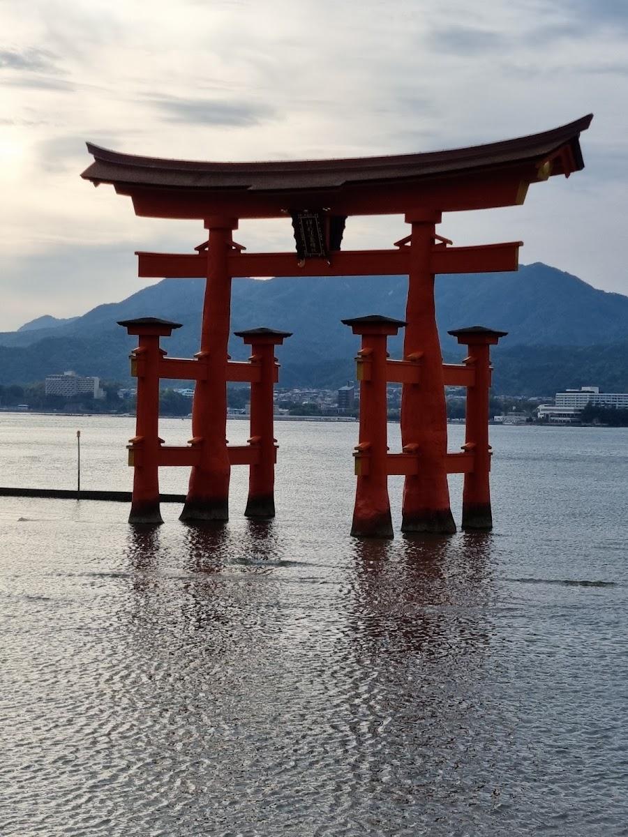 厳島