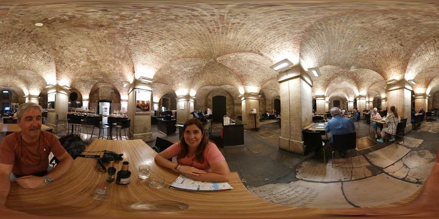Café in the Crypt