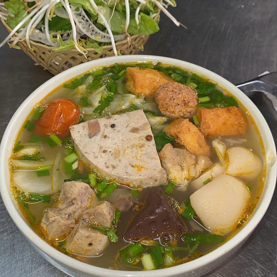 Bún riêu Nam Bộ, bún bò Huế