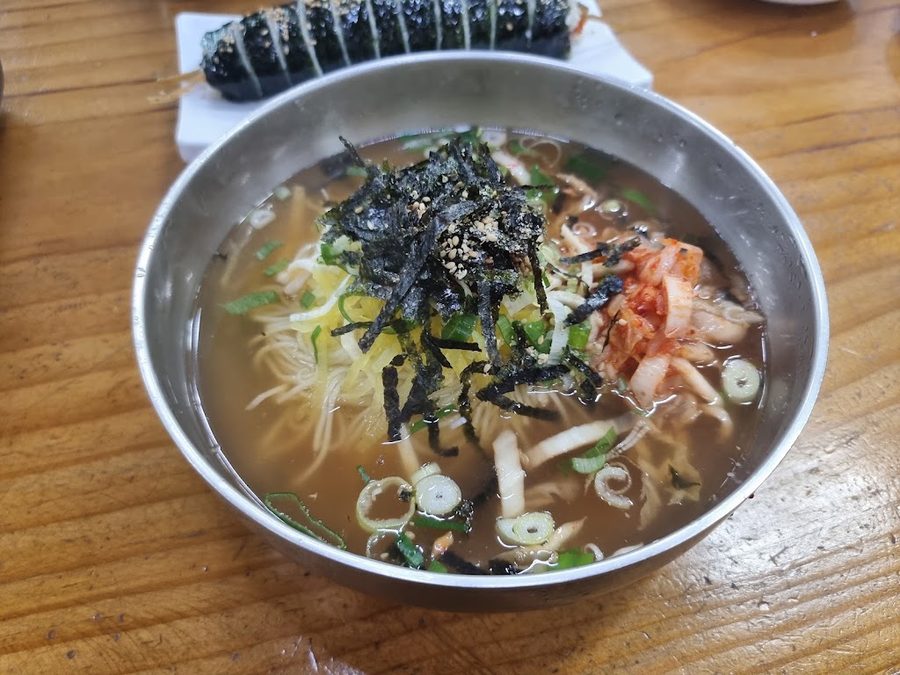 五別鬧鯷魚麵