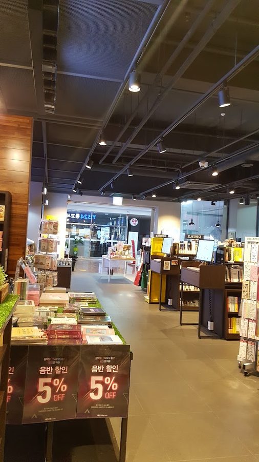 YES24 중고서점 해운대장산점