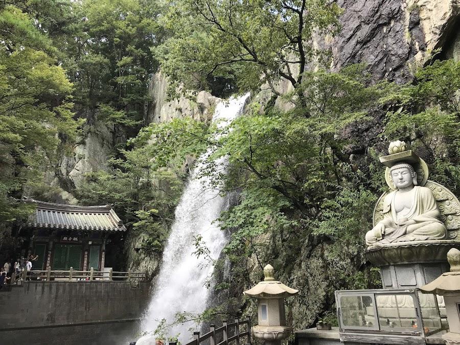 虹龍瀑布