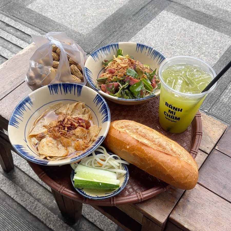 Bánh mì chấm Hung Tubes