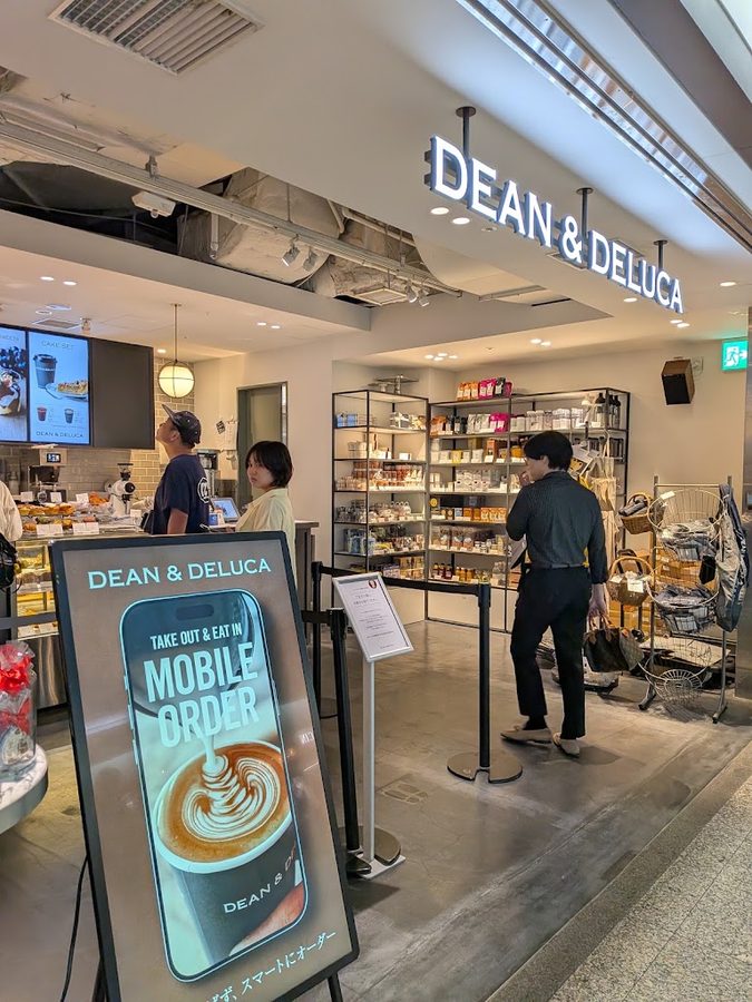 DEAN & DELUCA Cafe Crysta Nagahori Shop