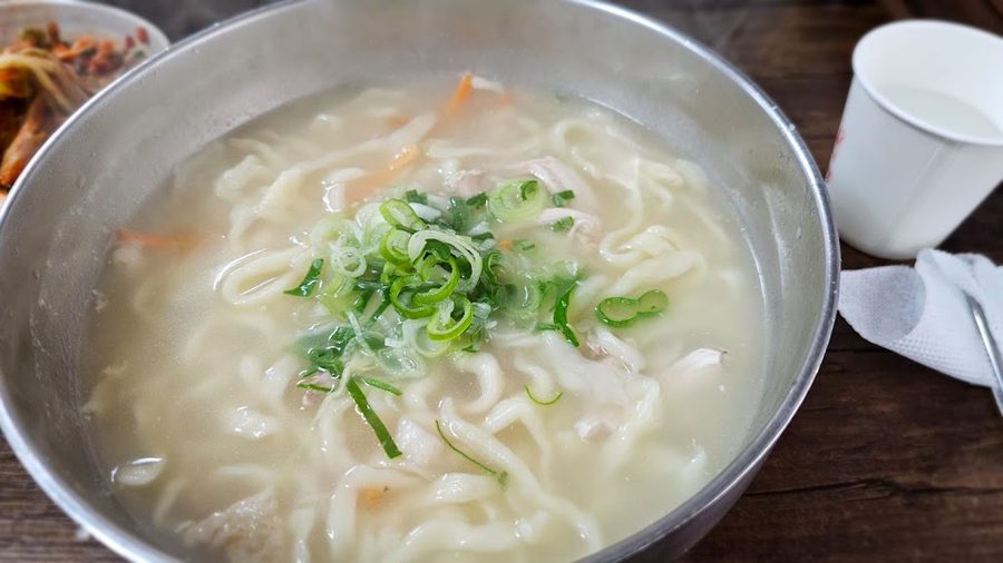닭 바지락 손칼국수 냉면