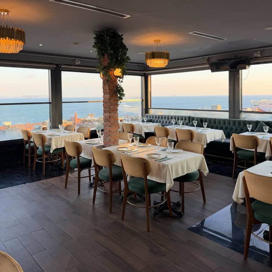 Queb Rooftop Restaurant