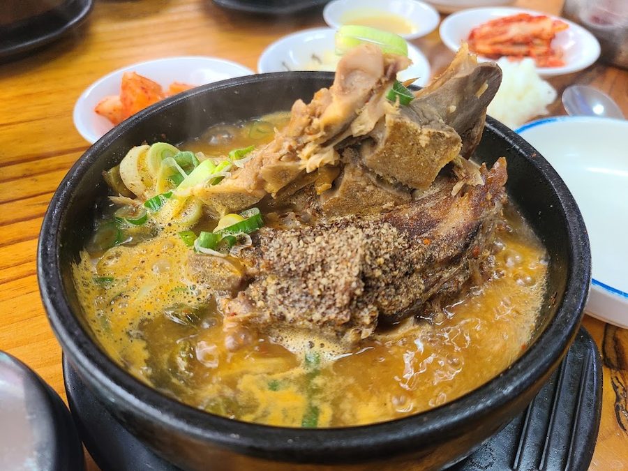 Uri Dongne Bone Hangover Soup & Sundae Guk
