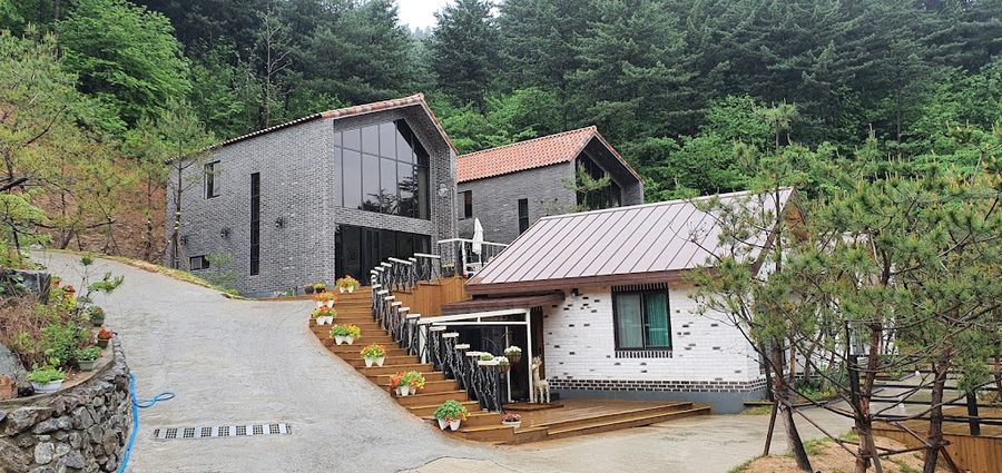 Adel Pension
