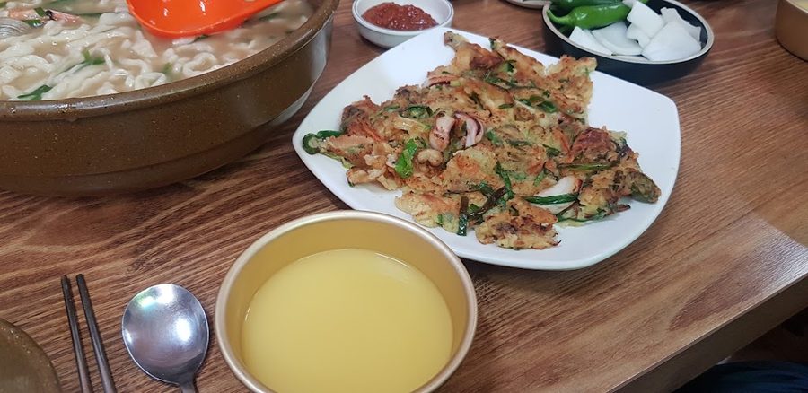 Yonggang Haemul Son Kalguksu
