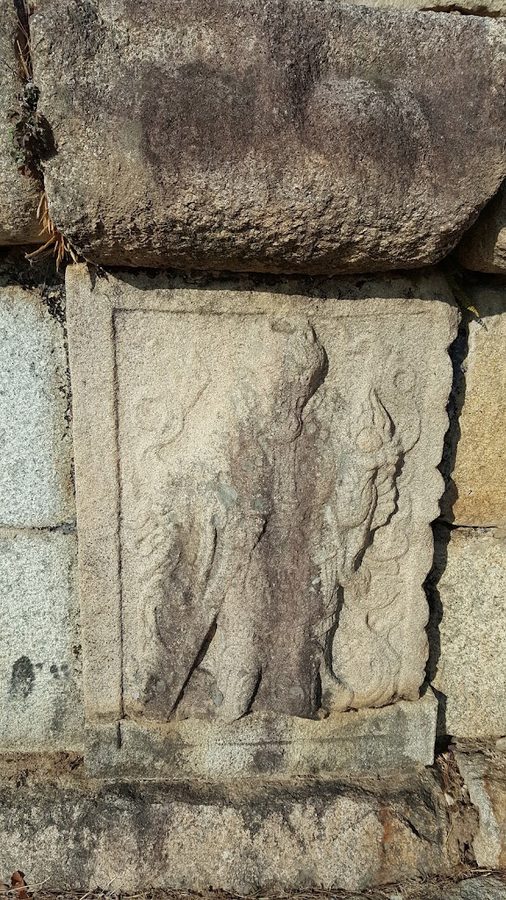 경주능지탑지