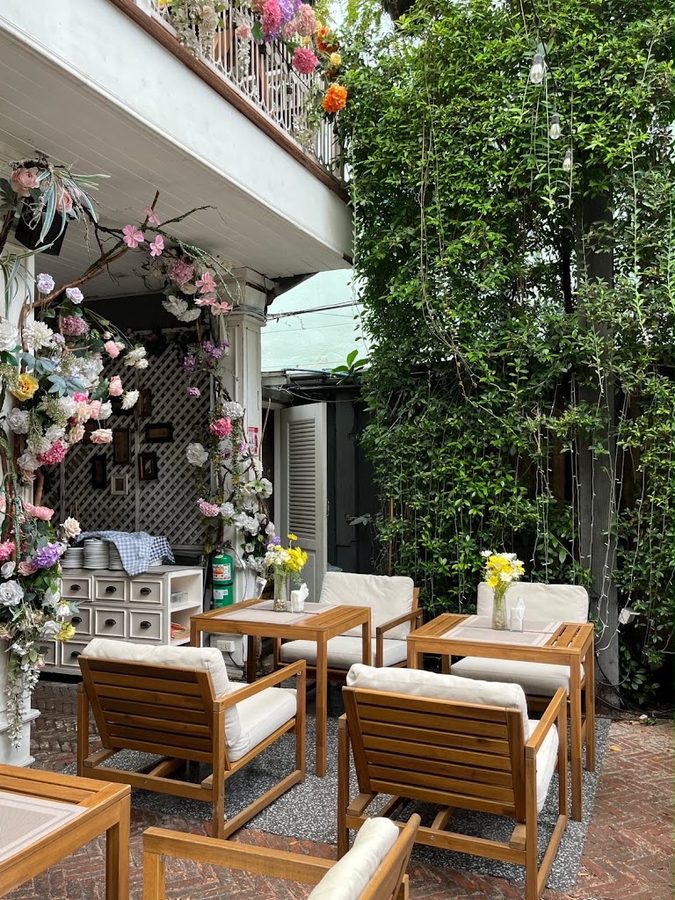 Botanic Backyard Bar & Restaurant