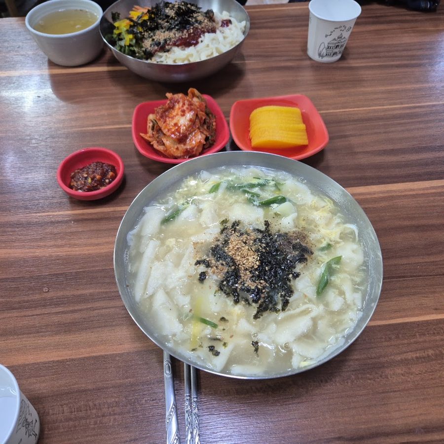 元山密麵有名手工刀削麵