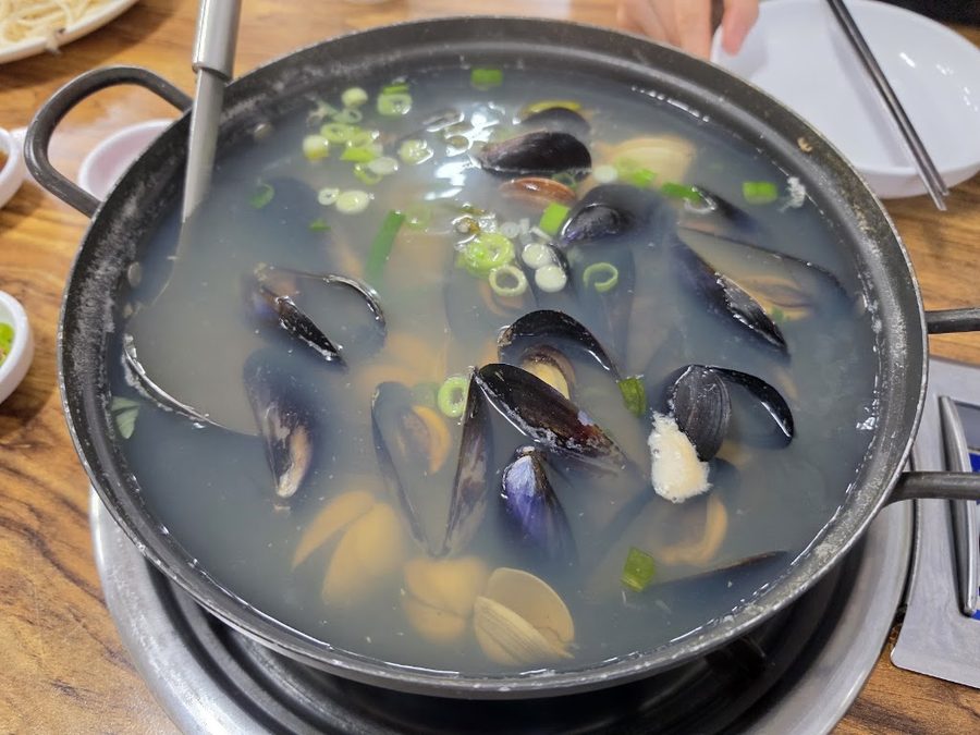 水銃カルグクス本店