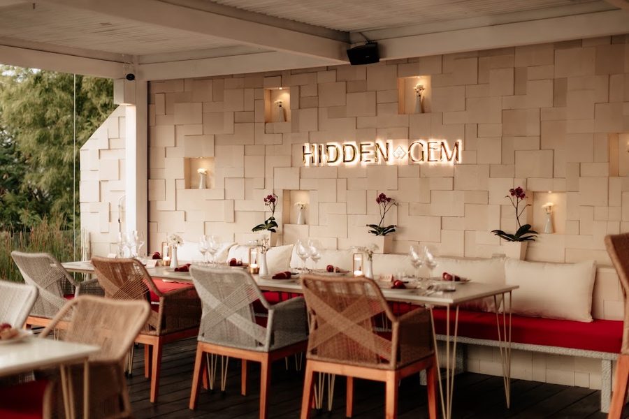 Hidden Gem Uluwatu - Restaurant & Wine Lounge