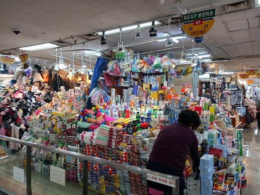 崇礼門輸入商店街