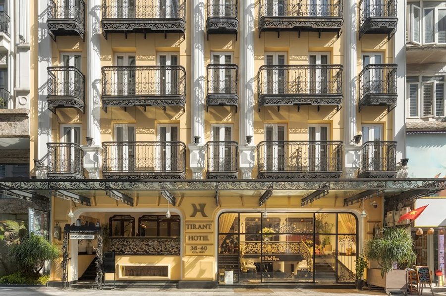May De Ville Lakeside Hotel