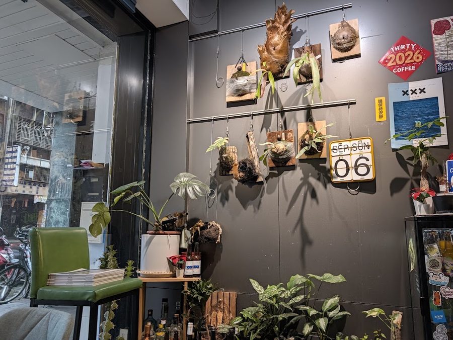 弎時咖啡 TH!RTY COFFEE | 深夜酒咖 | 早午餐 | 甜点